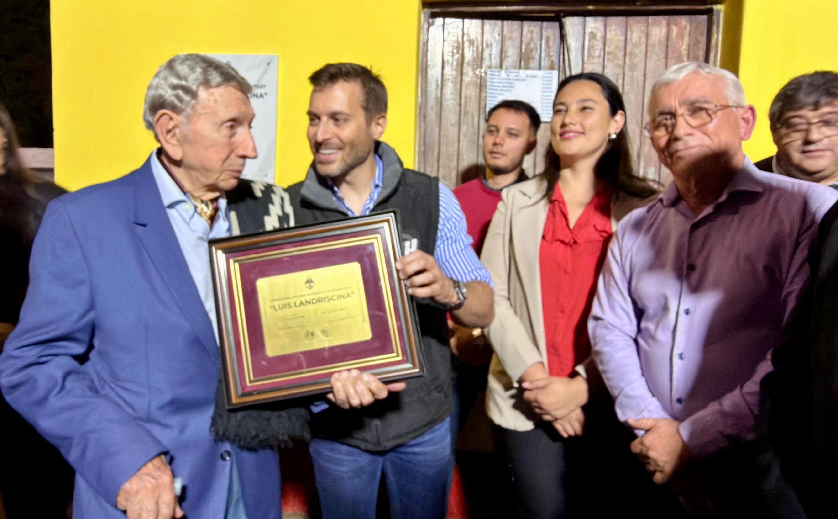 *DE  LA FIRMA A LA REALIDAD: MESÓN DE FIERRO YA CUENTA CON UNA NUEVA CANCHA DE VÓLEY EN EL CLUB SPORTIVO NECOCHEA*