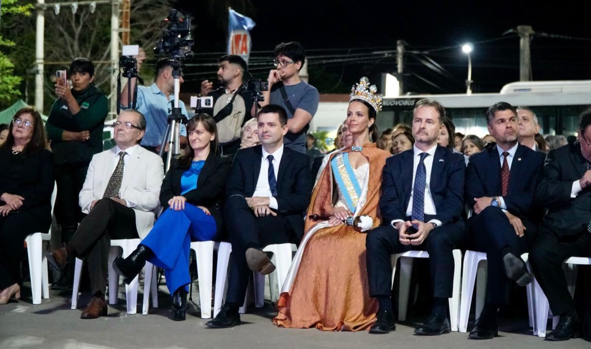 SÁENZ PEÑA: LA VICEGOBERNADORA SILVANA SCHNEIDER ACOMPAÑÓ LA APERTURA DE LA FIESTA NACIONAL DEL ALGODÓN 2025