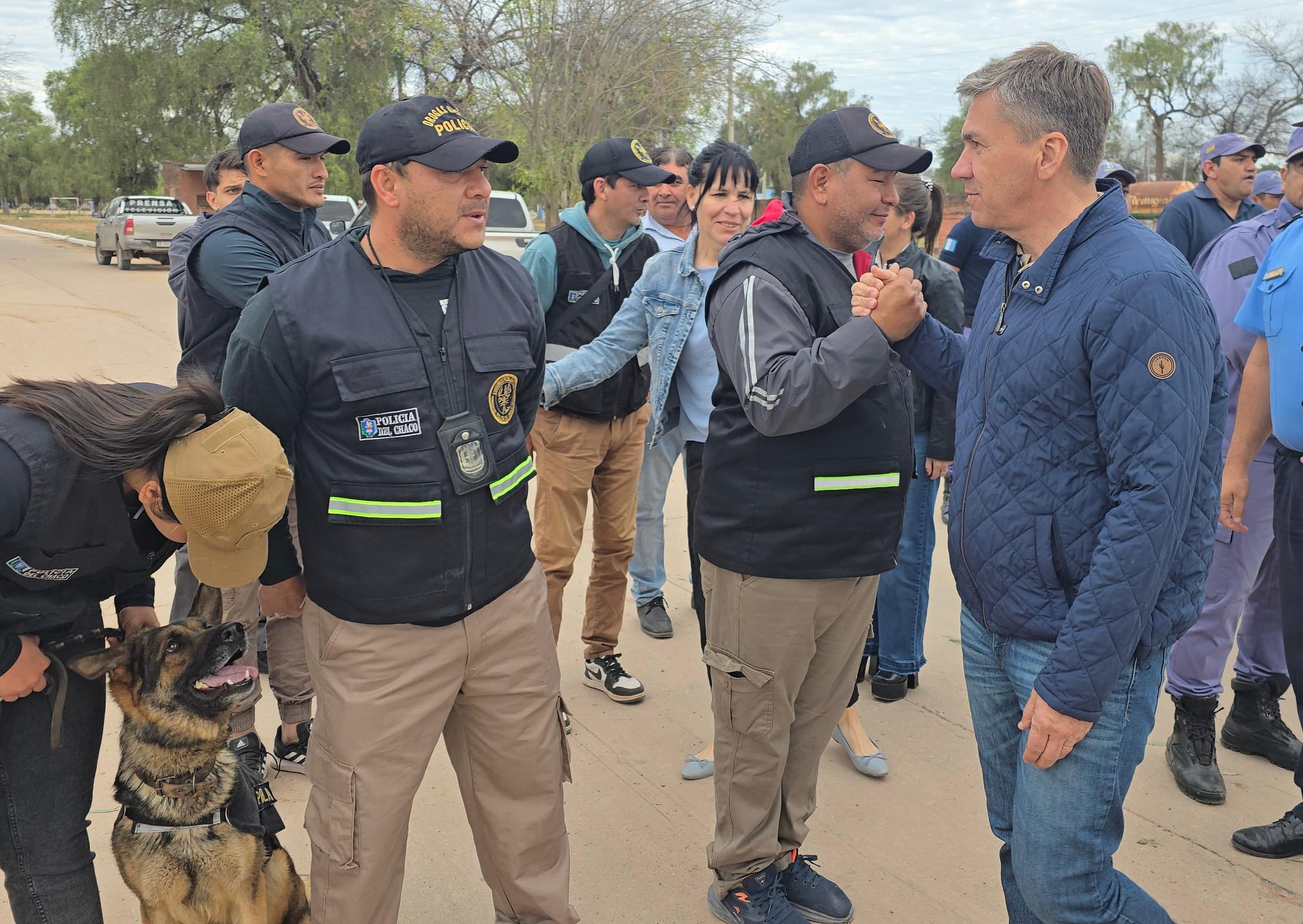 *FUERTE ESPERANZA: EL GOBERNADOR ENTREGÓ NUEVOS PATRULLEROS Y UNA LANCHA PARA REFORZAR LA SEGURIDAD EN EL IMPENETRABLE*