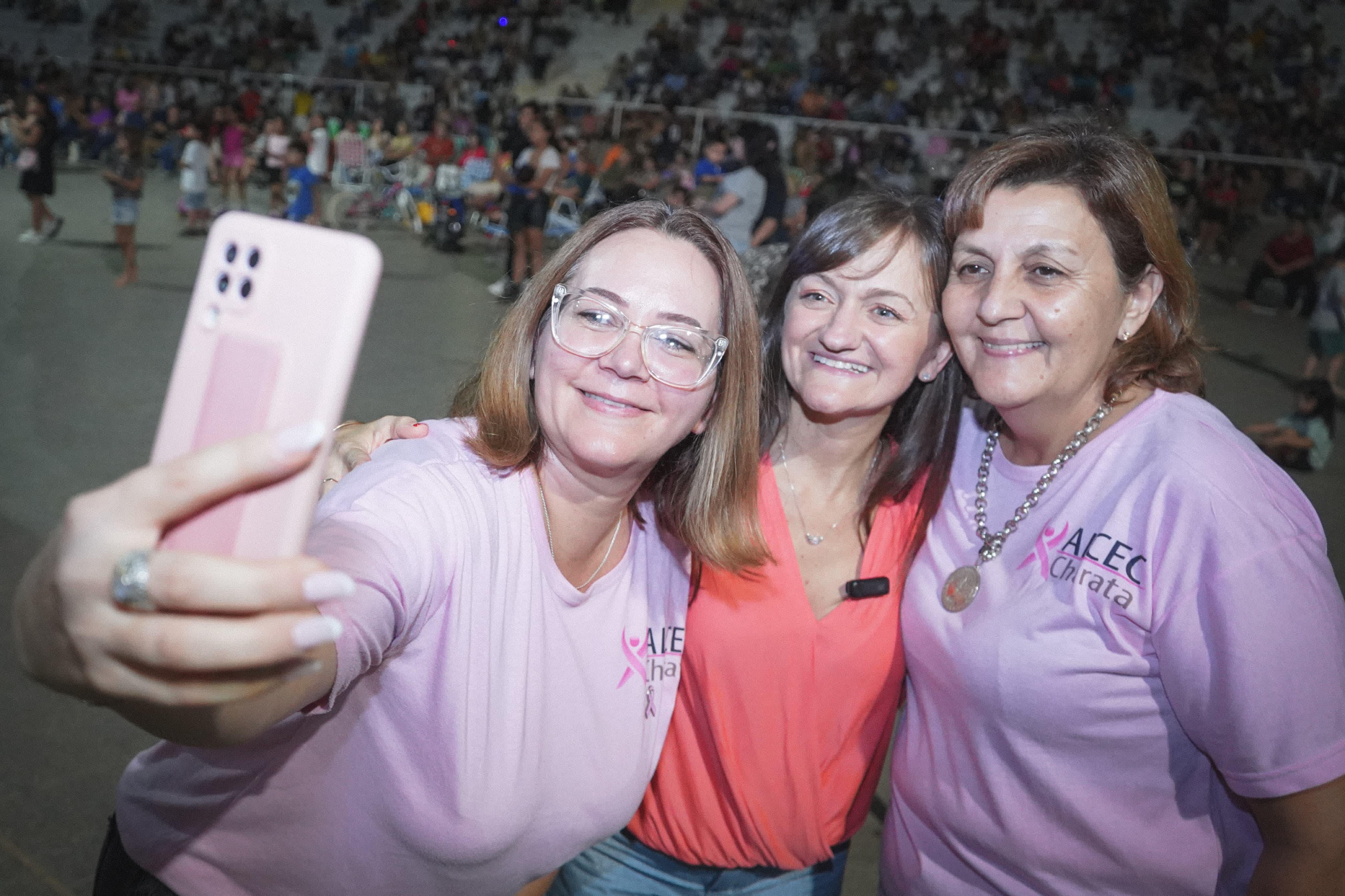 *CHARATA: CON LA PRESENCIA DE LA VICEGOBERNADORA SCHNEIDER SE REALIZÓ EL RECONOCIMIENTO A LA MUJER DESTACADA DEL AÑO*