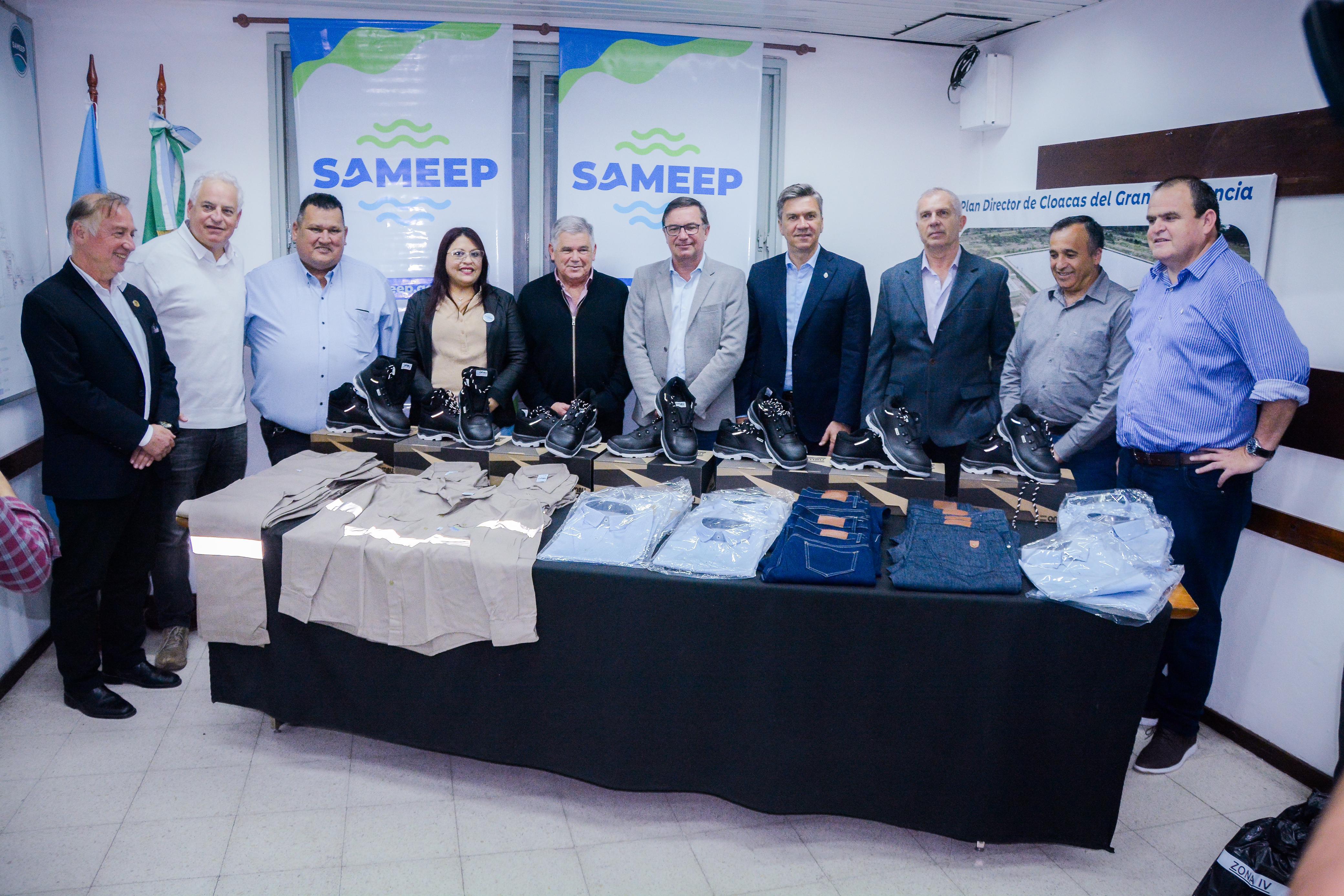 *SAMEEP: EL GOBERNADOR ZDERO ENTREGÓ EQUIPAMIENTO, INDUMENTARIA Y HABILITÓ UN VACUNATORIO*