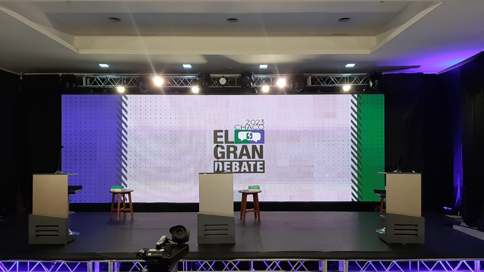 *Debate: El PJ pide que los minutos que le sobren a Zdero por no tener propuestas se los den a Capitanich*
