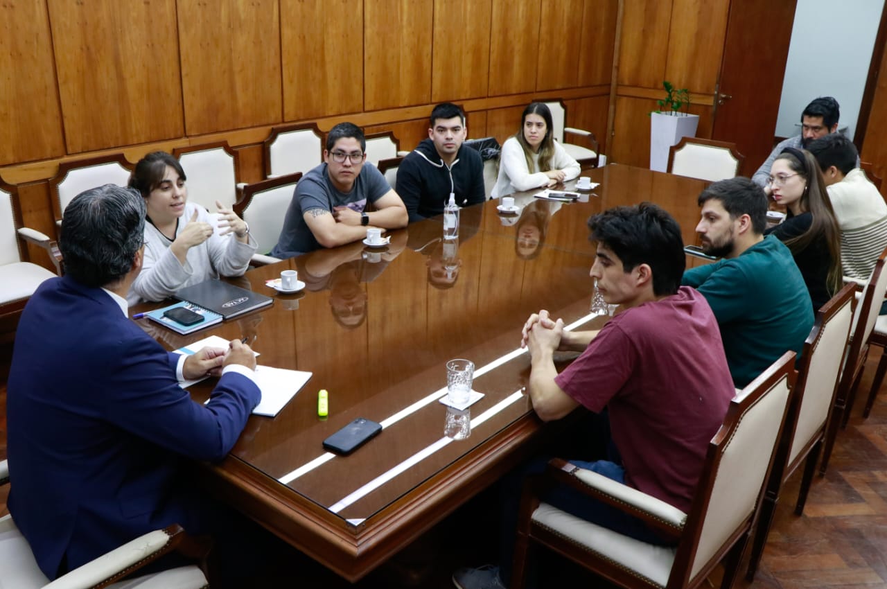 *CAPITANICH RECIBIÓ A RESIDENTES DEL HOSPITAL PERRANDO Y REPUDIÓ EL ACCIONAR POLICIAL: "ACTUARON DE MODO INCORRECTO"*