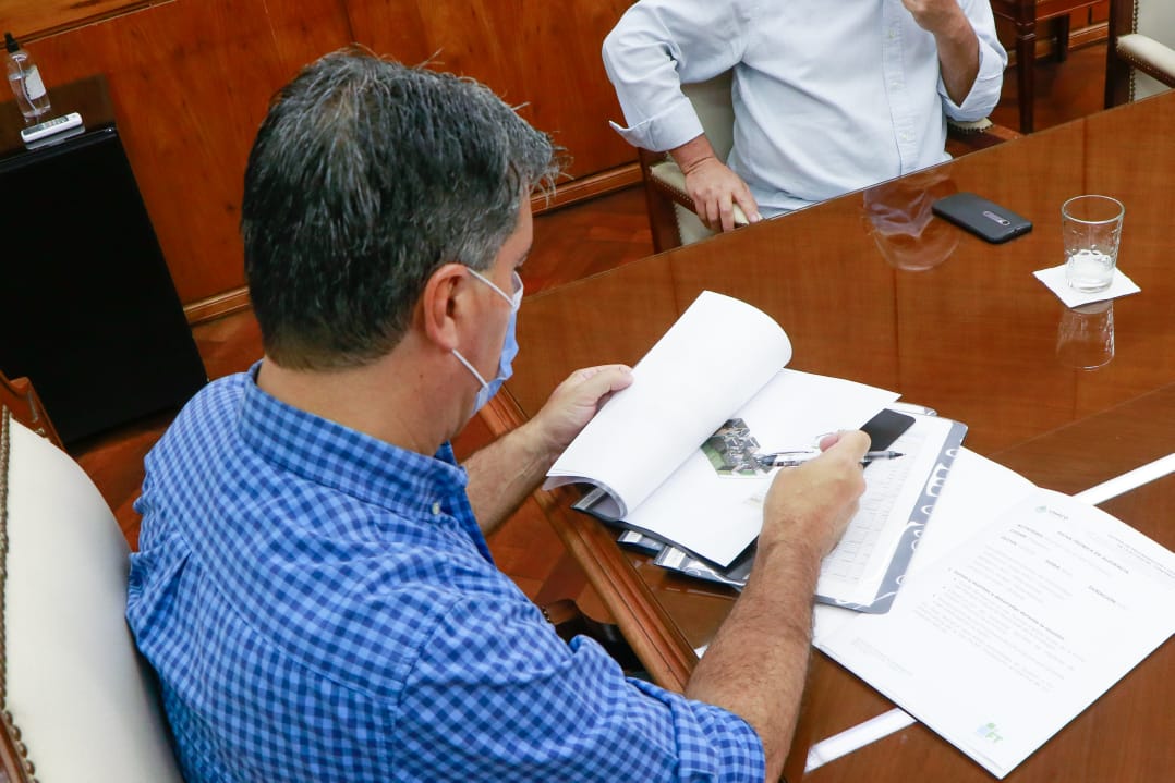 CAPITANICH Y LA EMPRESA VETAS NATIVAS ANALIZARON INVERSIONES PARA LA CONSTRUCCIÓN DE CASAS DE MADERA