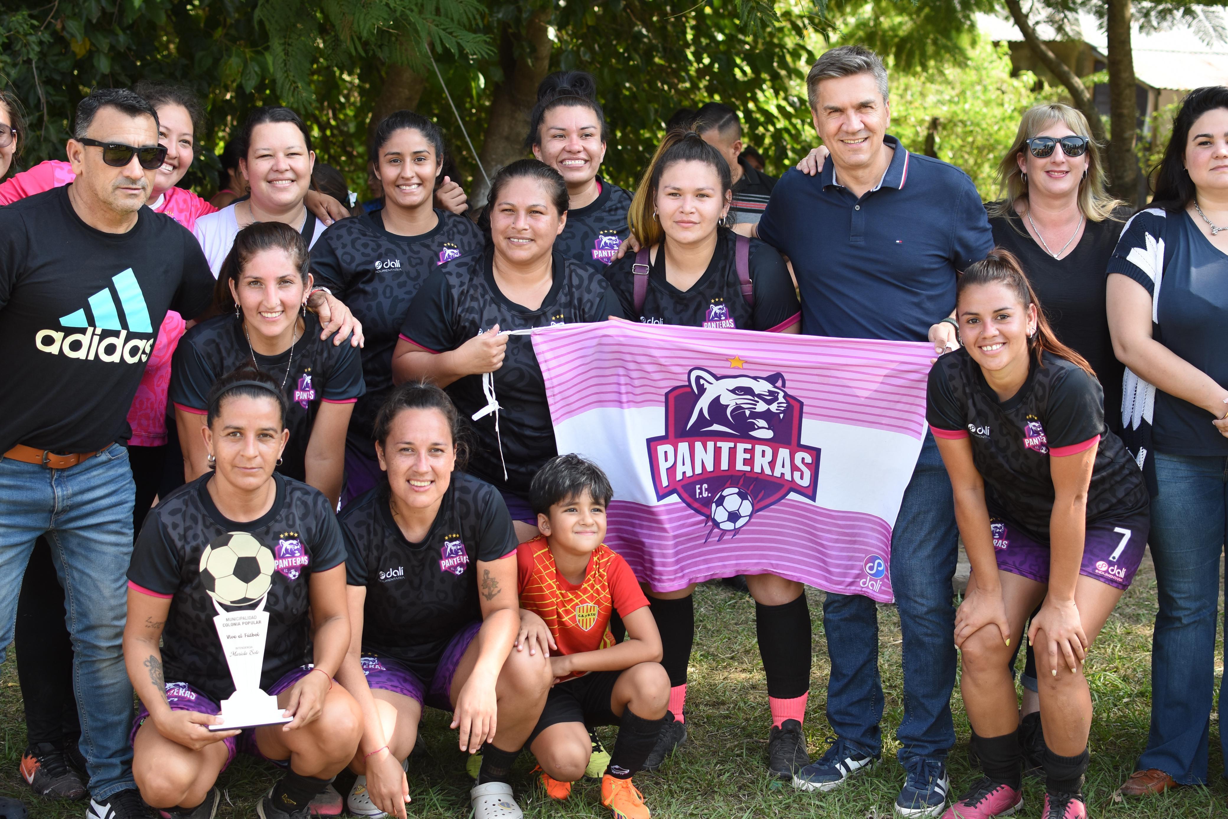 *COLONIA POPULAR: EL GOBERNADOR ACOMPAÑÓ CAMPEONATO DE FÚTBOL REGIONAL MIXTO*
