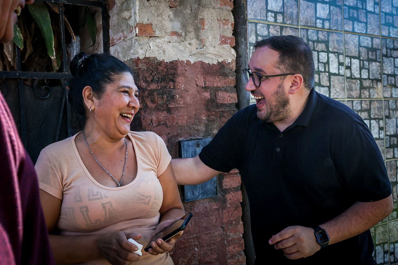 *PEREZ PONS RECORRIÓ BARRIOS Y CONSTATÓ EL AVANCE DE OBRAS EN RESISTENCIA*