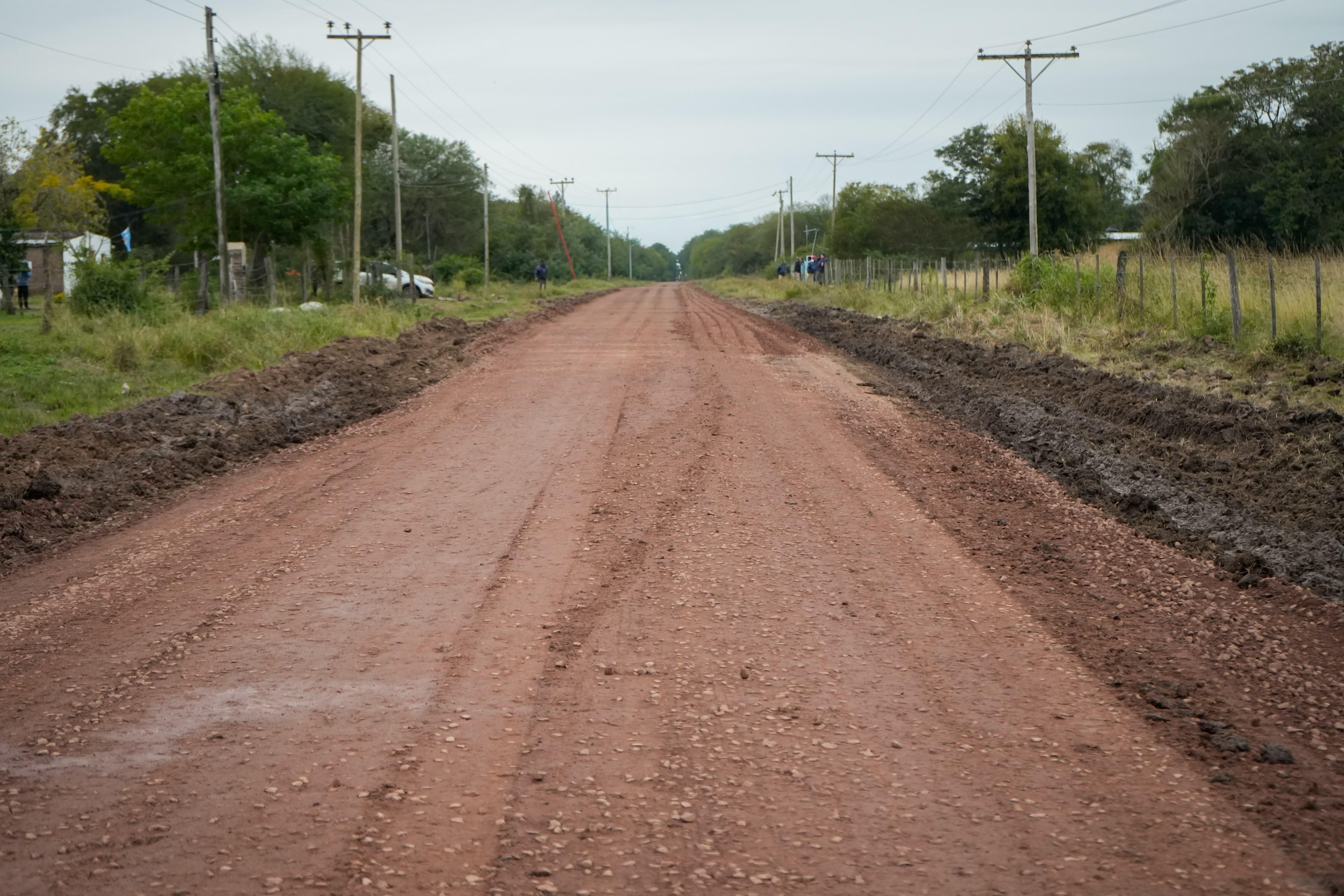 *INGENIERO BARBET DEJA ATR&Aacute;S EL AISLAMIENTO CON RIPIO, ILUMINACI&Oacute;N Y NUEVAS OBRAS*