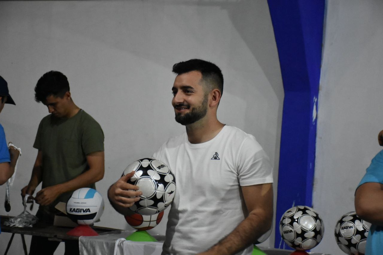 *PÉREZ CUEVAS EN EL CLUB BARRIO PARQUE INDEPENDENCIA: “EL DEPORTE ES UN MOTOR DE TRANSFORMACIÓN Y DESARROLLO DE LA COMUNIDAD”*