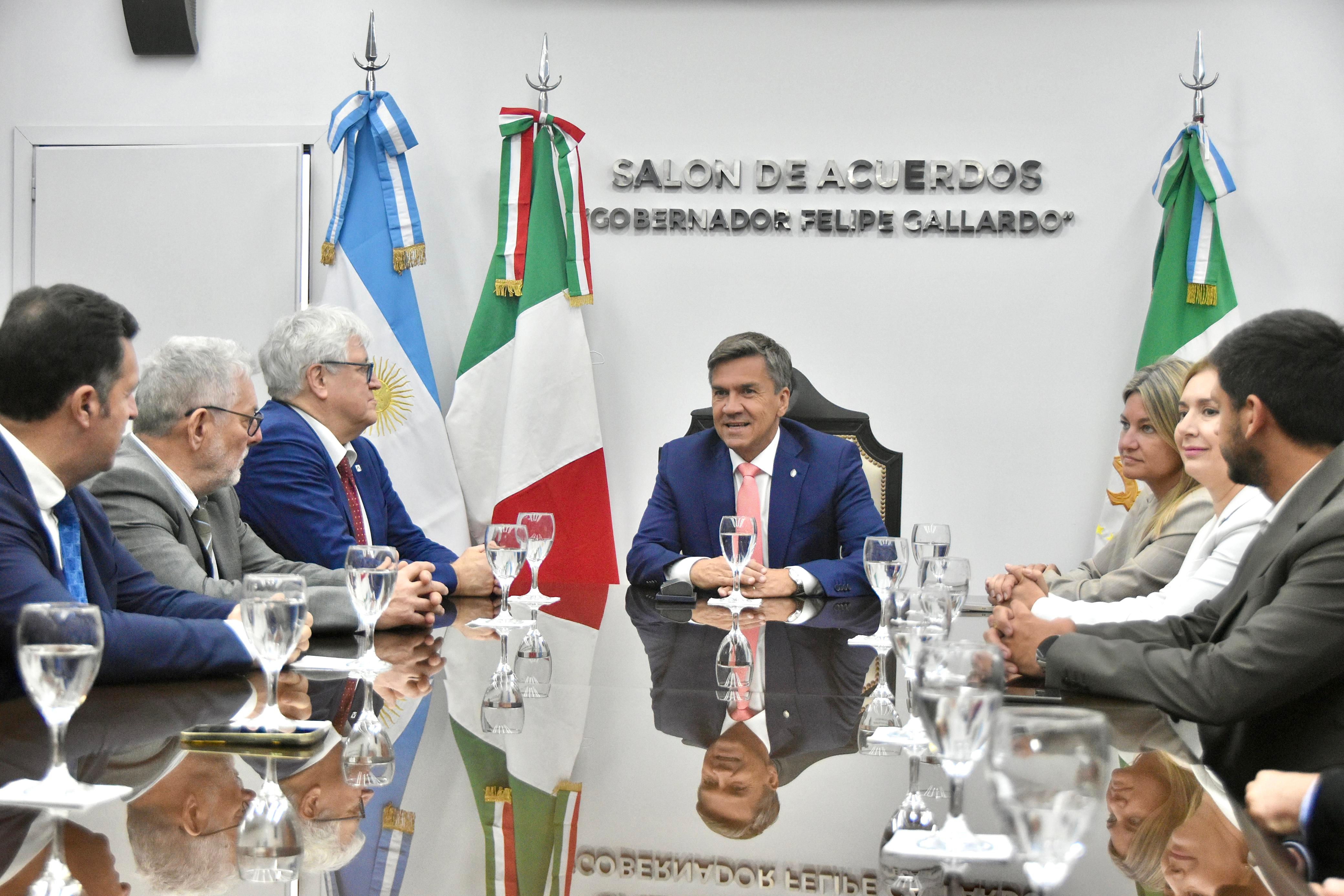 *CASA DE GOBIERNO: EL GOBERNADOR ZDERO RECIBI&Oacute; HOY A LA DELEGACI&Oacute;N ITALIANA DE UDINE*