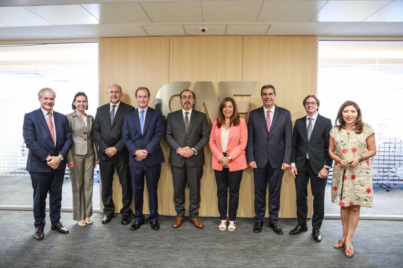 *OBRAS URBANAS, URBANIZACIÓN, CAMINOS RURALES Y UN NUEVO PUENTE CON EL PARAGUAY, LA AGENDA DE CAPITANICH ANTE EL CAF*