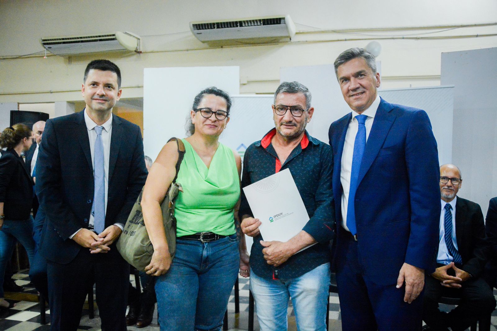 *SAENZ PEÑA: EL GOBERNADOR ENTREGÓ  TÍTULOS DE PROPIEDAD A 30 FAMILIAS*