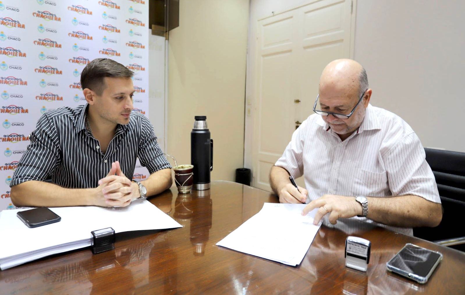 *CONVENIO PARA CONSTRUIR UNA PLAZOLETA EN IMPORTANTE BARRIADA DE CORONEL DU GRATY*