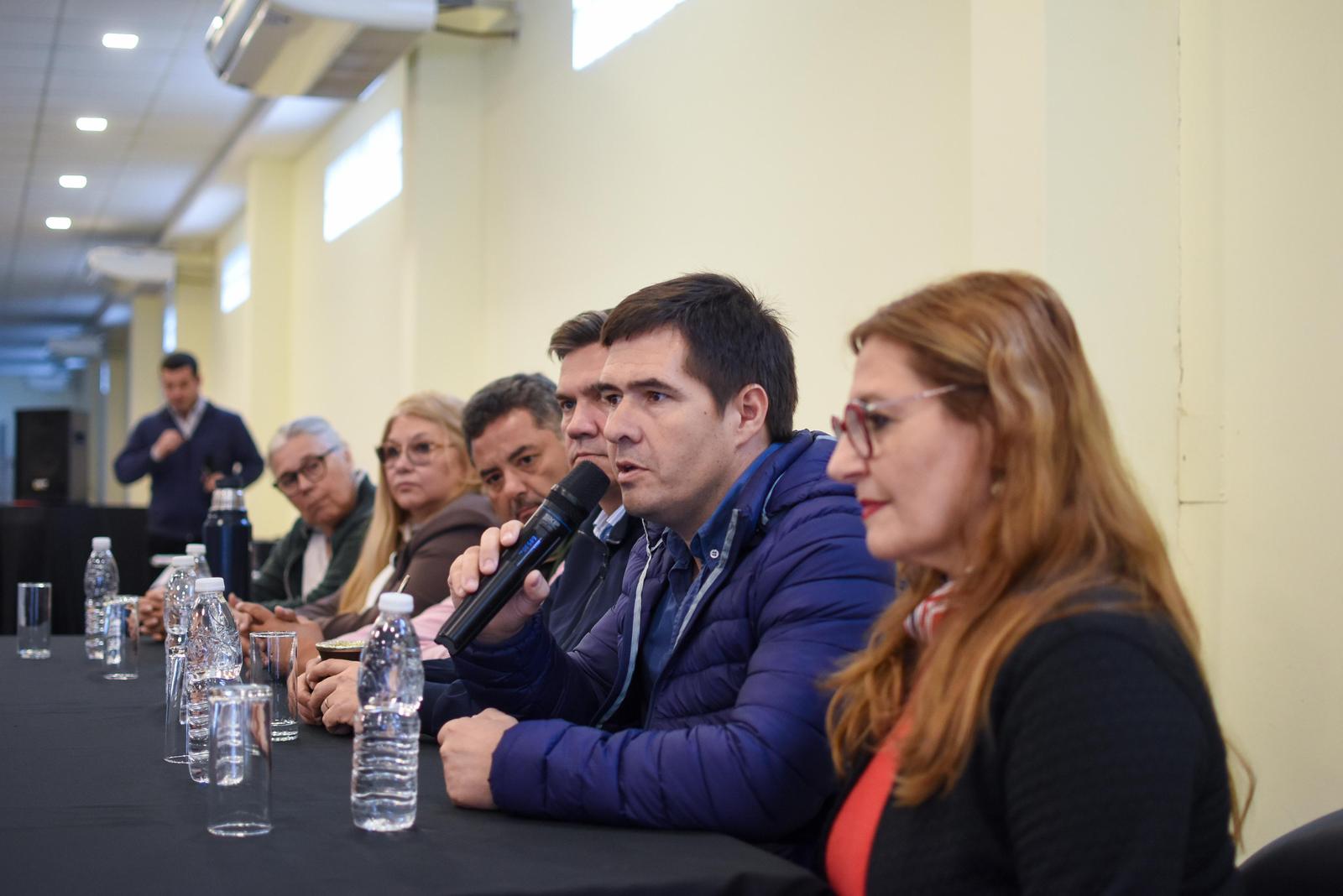 EN VILLA ÁNGELA, ZDERO ENTREGÓ LOS PRIMEROS CERTIFICADOS DEL PROGRAMA “MÁS GANADERÍA”: "ESTE GOBIERNO ES ALIADO DE LOS QUE PRODUCEN Y TRABAJAN