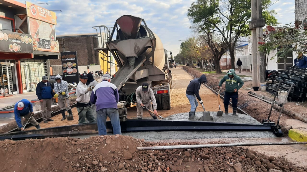 VILLA ANGELA: EL INTENDENTE PAPP SUPERVISÓ LA OBRA DE PAVIMENTO EN CALLE BELGRANO