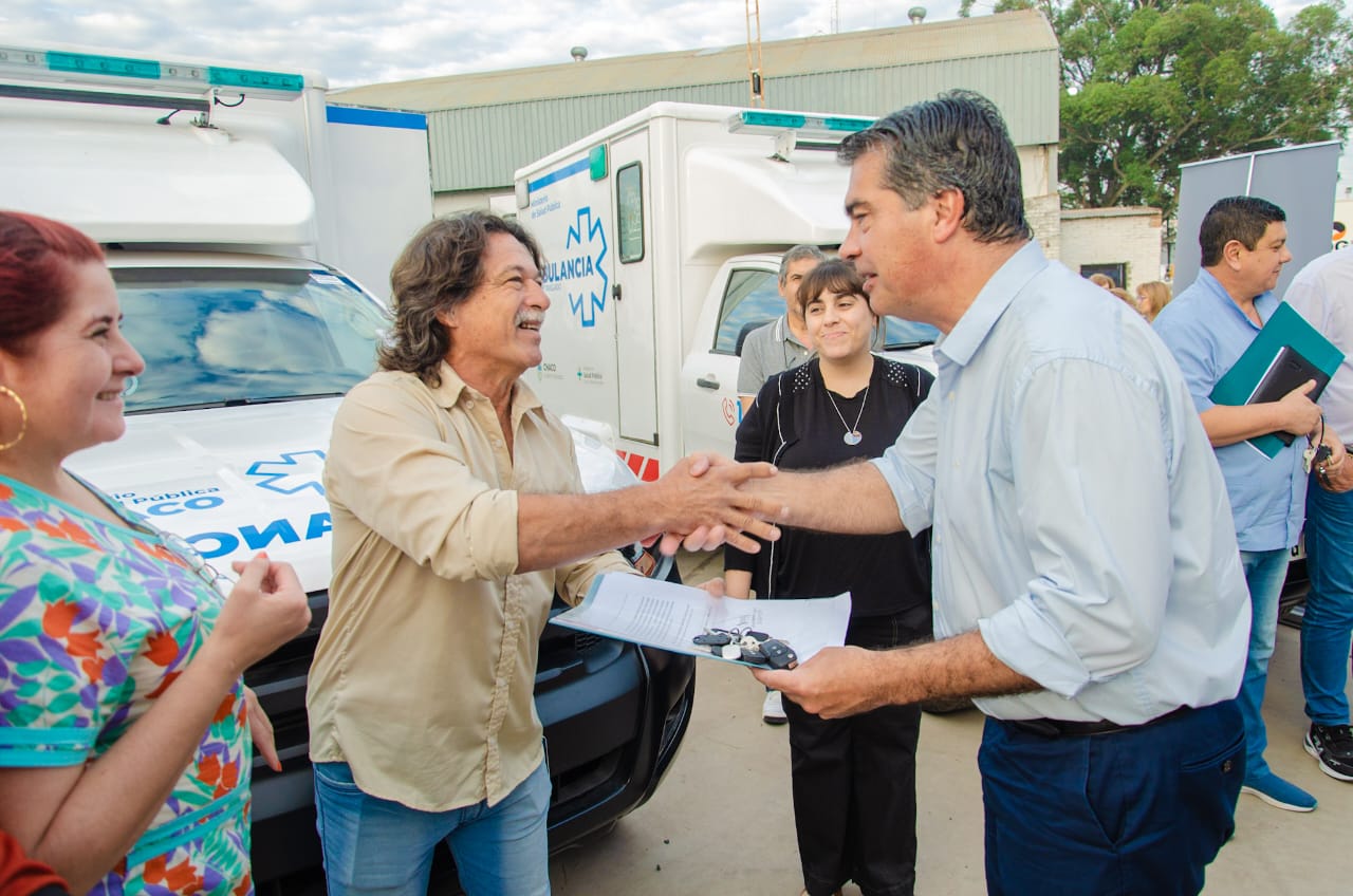 *ACCESO A LA ATENCIÓN PRIMARIA DE LA SALUD: CAPITANICH ENTREGÓ NUEVAS AMBULANCIAS E INSUMOS PARA HOSPITALES DE OCHO LOCALIDADES