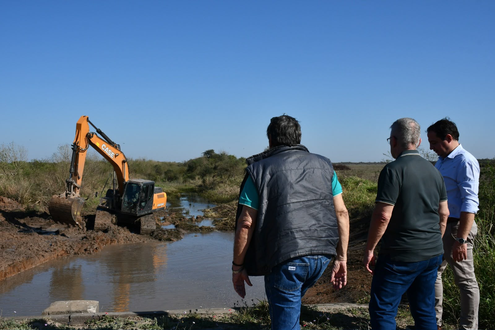 *ANTE LA LLEGADA DE EL NI&Ntilde;O: EL GOBIERNO PROVINCIAL INTENSIFICA LA LIMPIEZA DE CANALES EN SANTA SYLVINA*