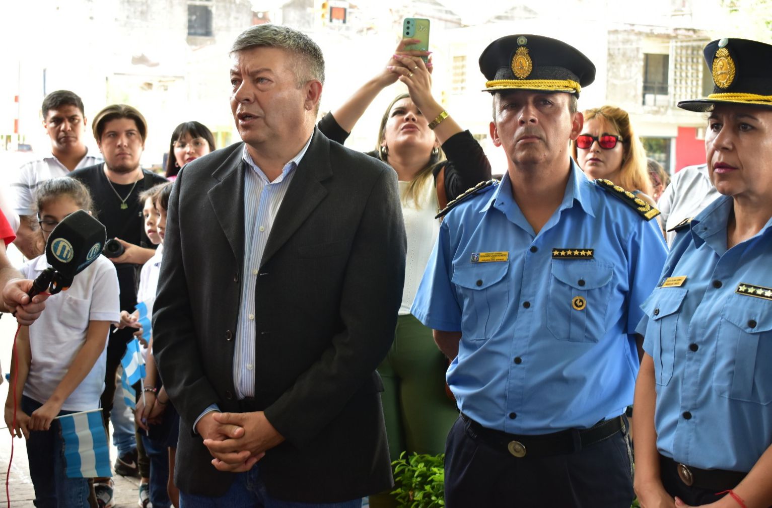 *LA POLICÍA DEL CHACO RINDIÓ HOMENAJE A LOS VETERANOS Y CAÍDOS EN  LA GUERRA DE MALVINAS*