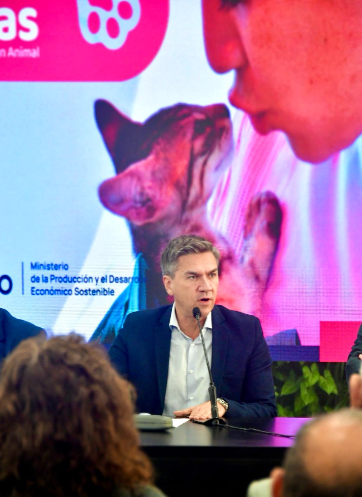 *EL GOBERNADOR ZDERO LANZÓ EL PROGRAMA DE PROTECCIÓN DE ANIMALES DOMÉSTICOS “DEJANDO HUELLAS”*