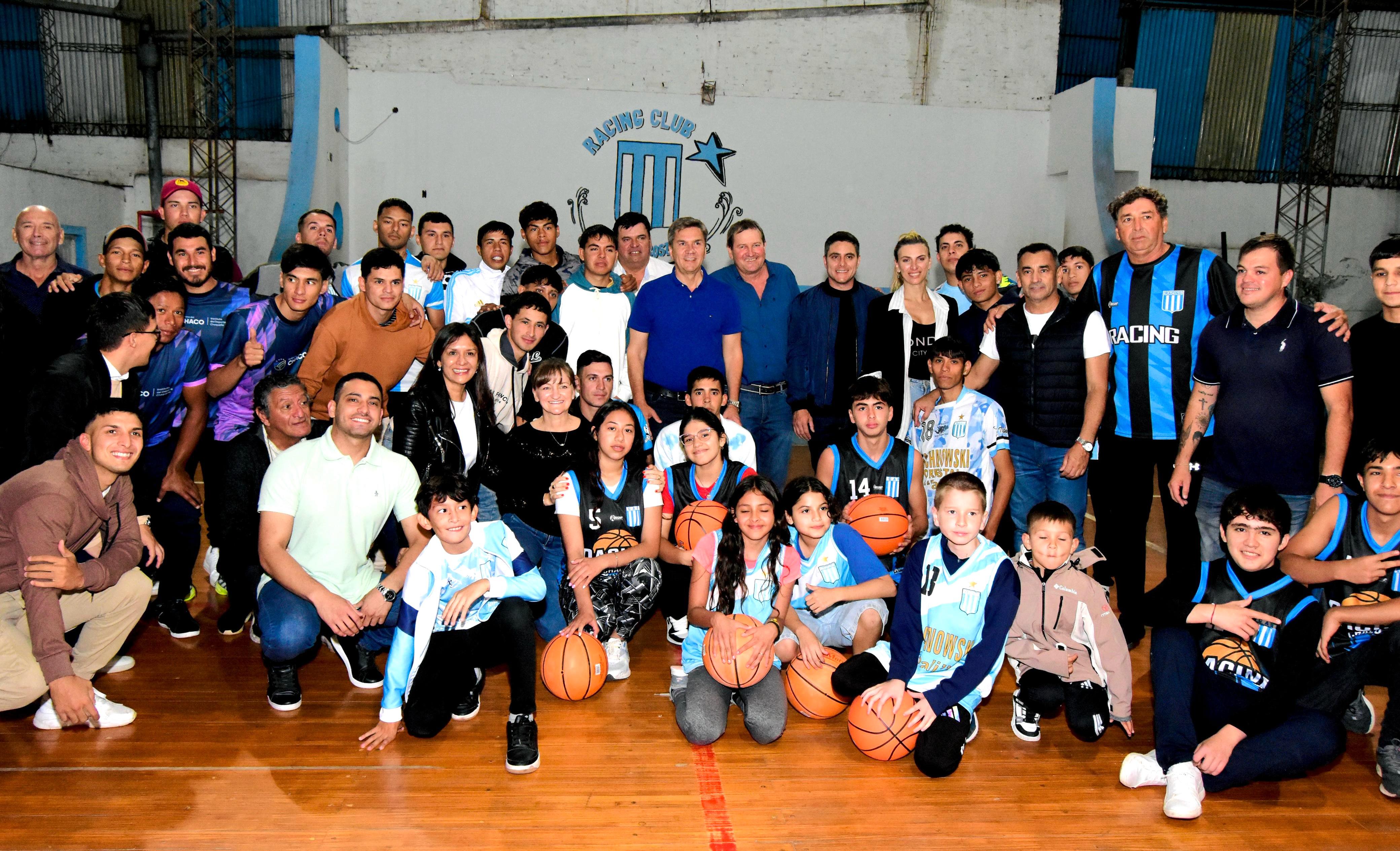 APUESTA AL DEPORTE: EL GOBERNADOR ZDERO ANUNCIÓ LA CONSTRUCCION DE UNA CANCHA PARA EL CLUB RACING, DE VILLA BERTHET