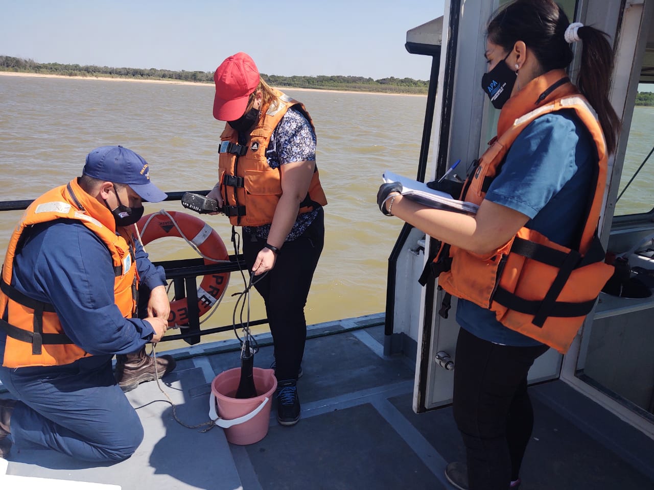 BAJANTE HISTÓRICA: LA APA REALIZÓ MONITOREOS EN EL PARANÁ PARA VERIFICAR LA CALIDAD DEL AGUA