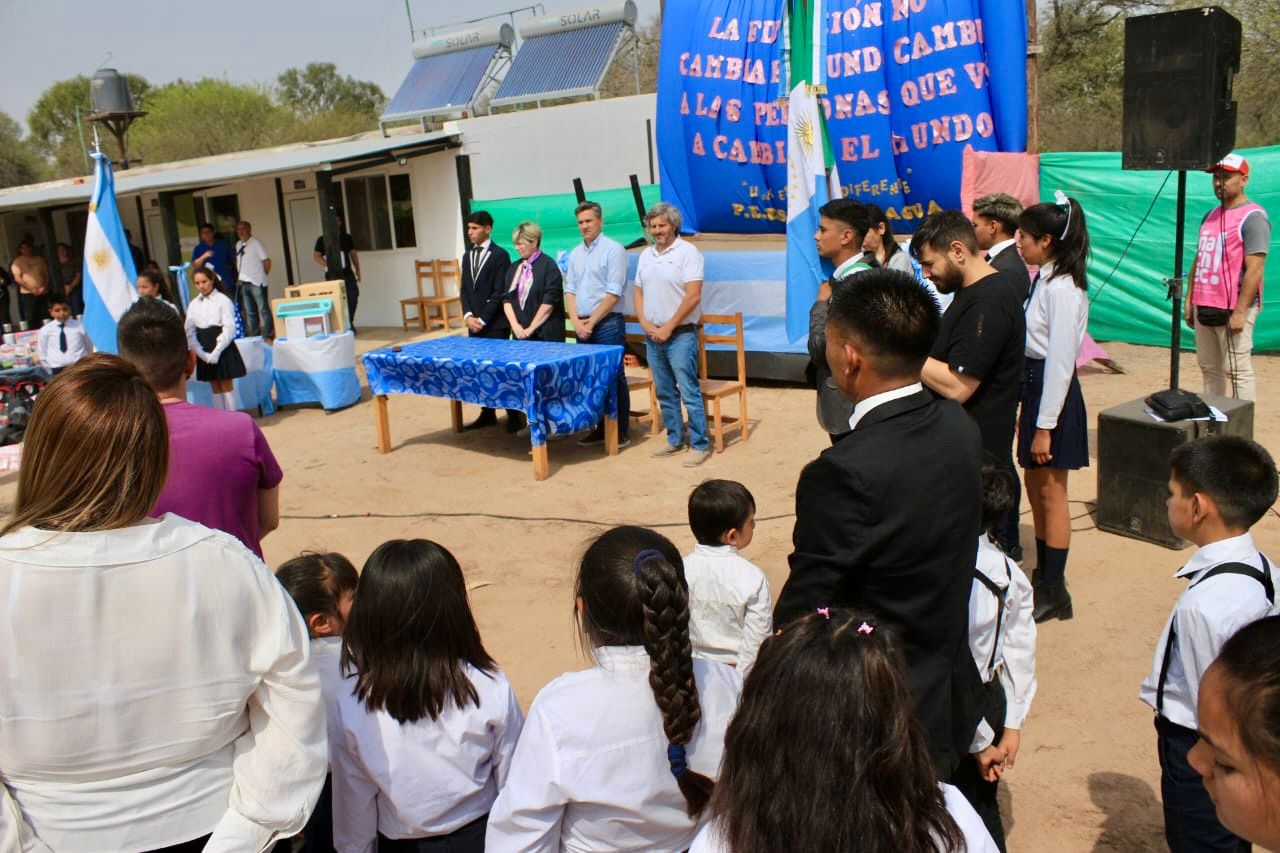 TACO POZO: EL GOBERNADOR ZDERO ACOMPAÑÓ “UNA ESCUELA DIFERENTE”, UN PROYECTO EDUCATIVO INNOVADOR EN EL PARAJE OJO DE AGUA