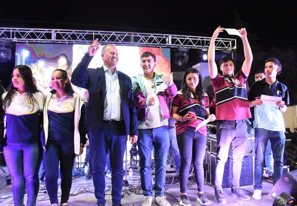 LA ESTUDIANTINA 2022 FINALIZÓ CON EL DESFILE DE CARROZAS