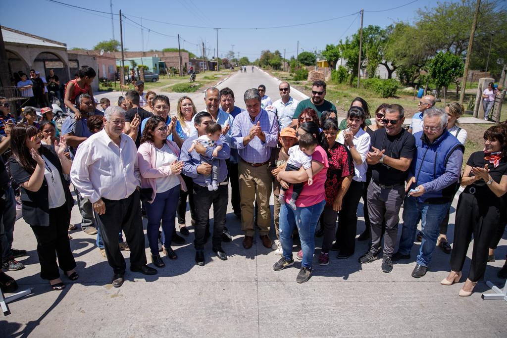 *VILLA ÁNGELA: EL GOBERNADOR LANZÓ LA NUEVA CAMPAÑA ALGODONERA E INAUGURÓ 20 CUADRAS DE PAVIMENTO*