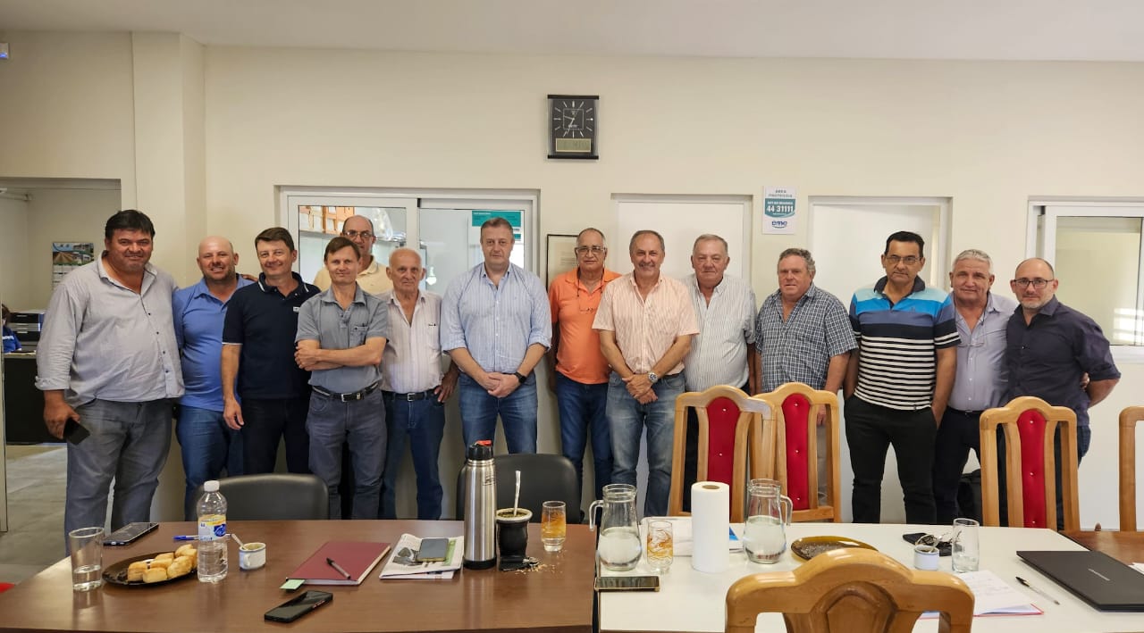ASUMIÓ NUEVAMENTE JULIO FANTÍN COMO PRESIDENTE DE LA ASOCIACIÓN DE CONSORCIOS CAMINEROS.