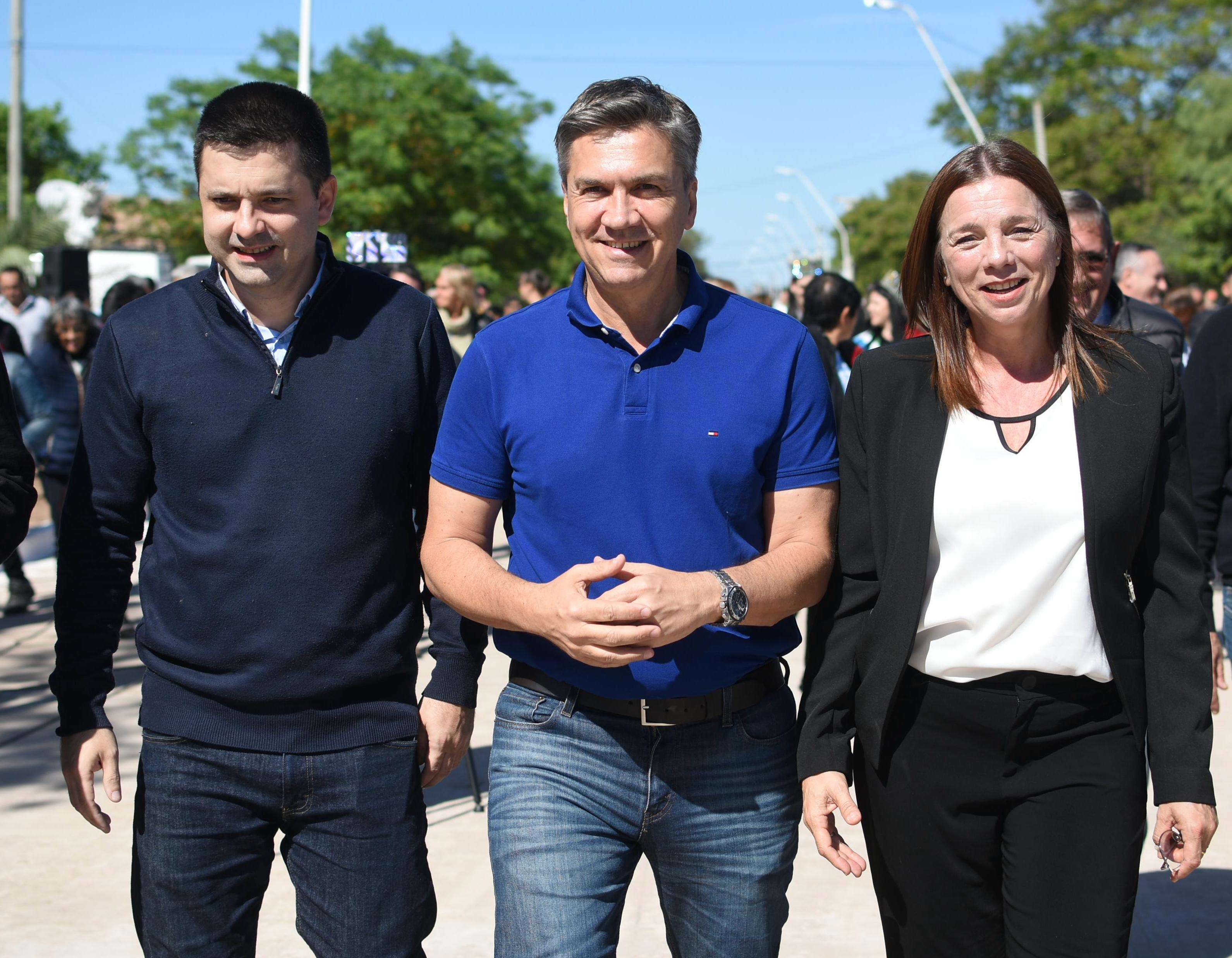 *SÁENZ PEÑA: EL GOBERNADOR ZDERO INAUGURÓ HOY NUEVAS CUADRAS DE PAVIMENTO CON DESAGÜES E ILUMINACIÓN*
