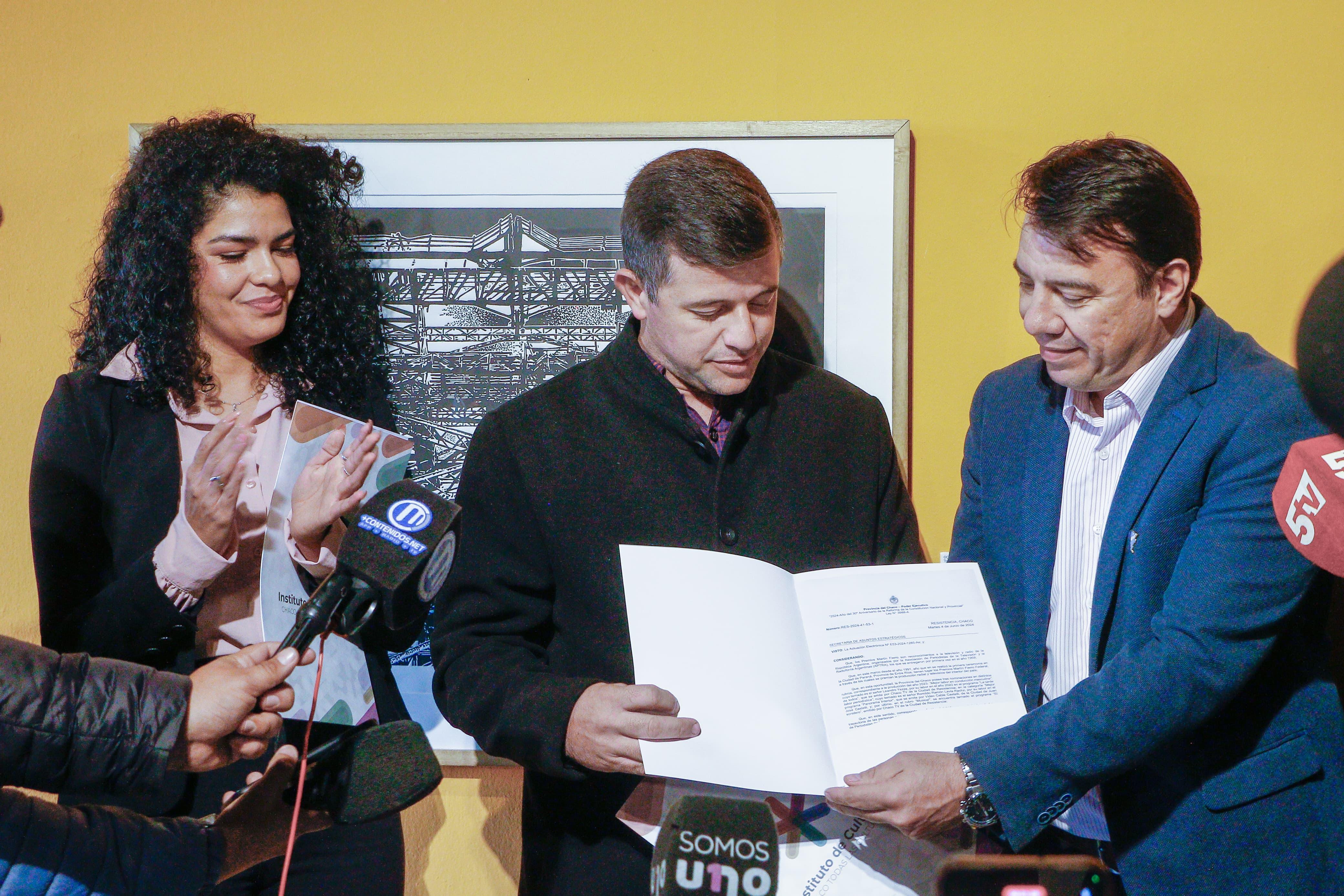EL GOBIERNO PROVINCIAL DISTINGUIÓ A CHAQUEÑOS NOMINADOS AL MARTÍN FIERRO FEDERAL