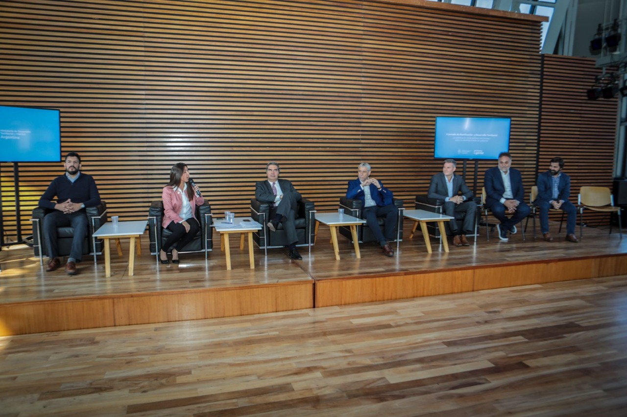 *OBRAS ESTRATÉGICAS, MODERNIZACIÓN DIGITAL Y DESARROLLO TERRITORIAL, EJES DE LA AGENDA DE CAPITANICH EN BUENOS AIRES*