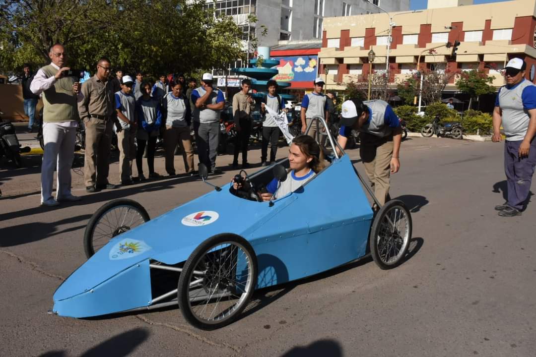 ALUMNOS DE LA EET N° 25 PRESENTARON EL PROYECTO DE AUTO ELÉCTRICO CON AYUDA DEL MUNICIPIO DE VILLA ÁNGELA