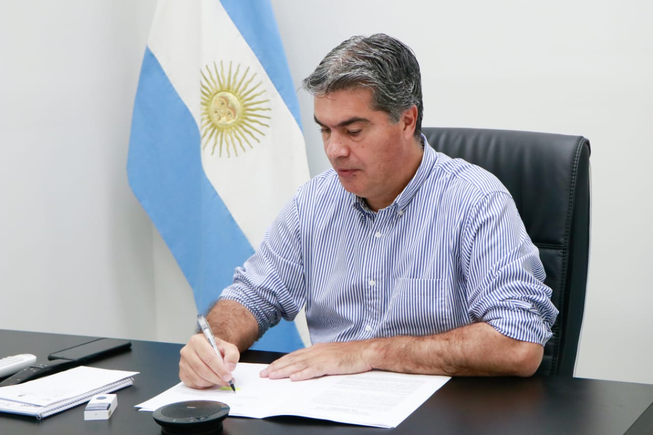 *EL GOBIERNO Y ENOHSA FIRMARON CONVENIO PARA AMPLIAR LA RED CLOACAL EN SÁENZ PEÑA*