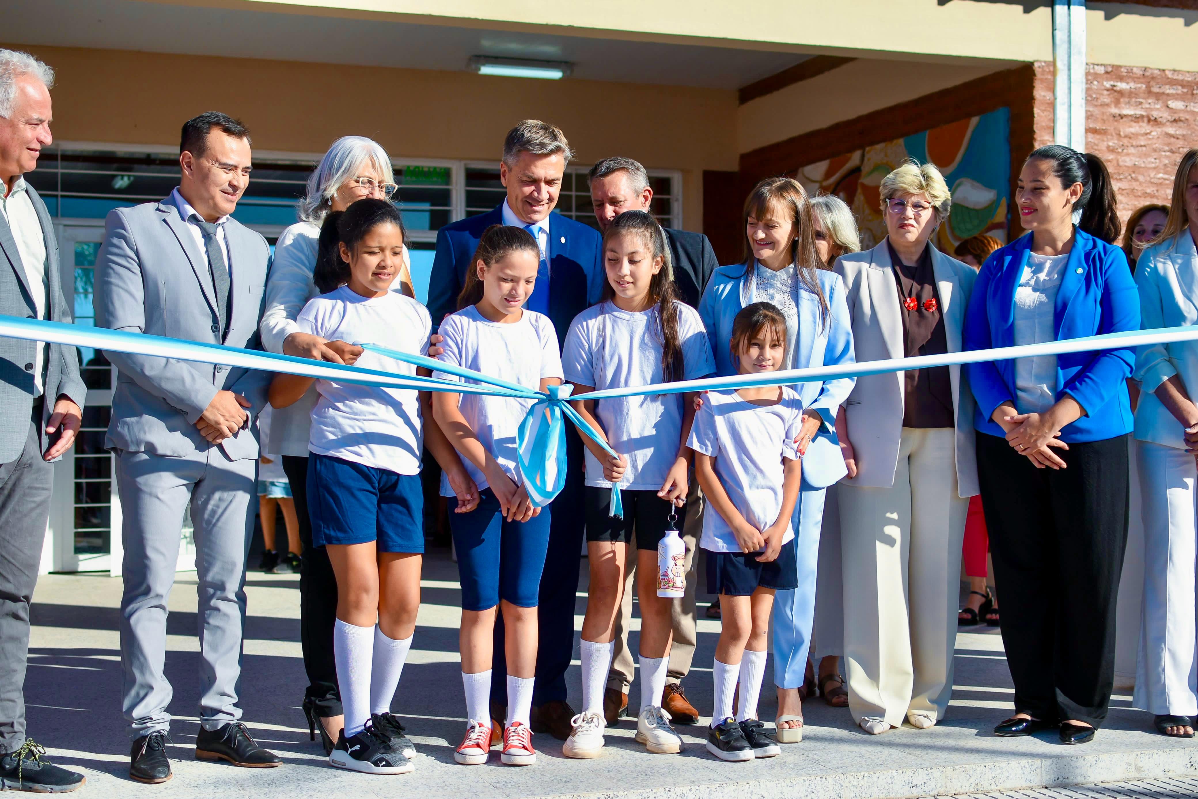 *INICIO DEL CICLO LECTIVO DE NIVEL PRIMARIO: EL GOBERNADOR ZDERO INAUGURÓ LA ESCUELA 1027 DE CHARATA*