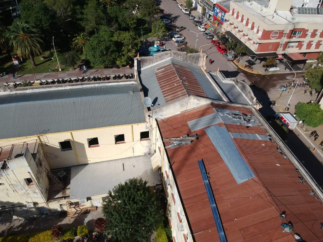 VILLA ANGELA: OBRAS PÚBLICAS REALIZA MANTENIMIENTO EN EL EDIFICIO MUNICIPAL