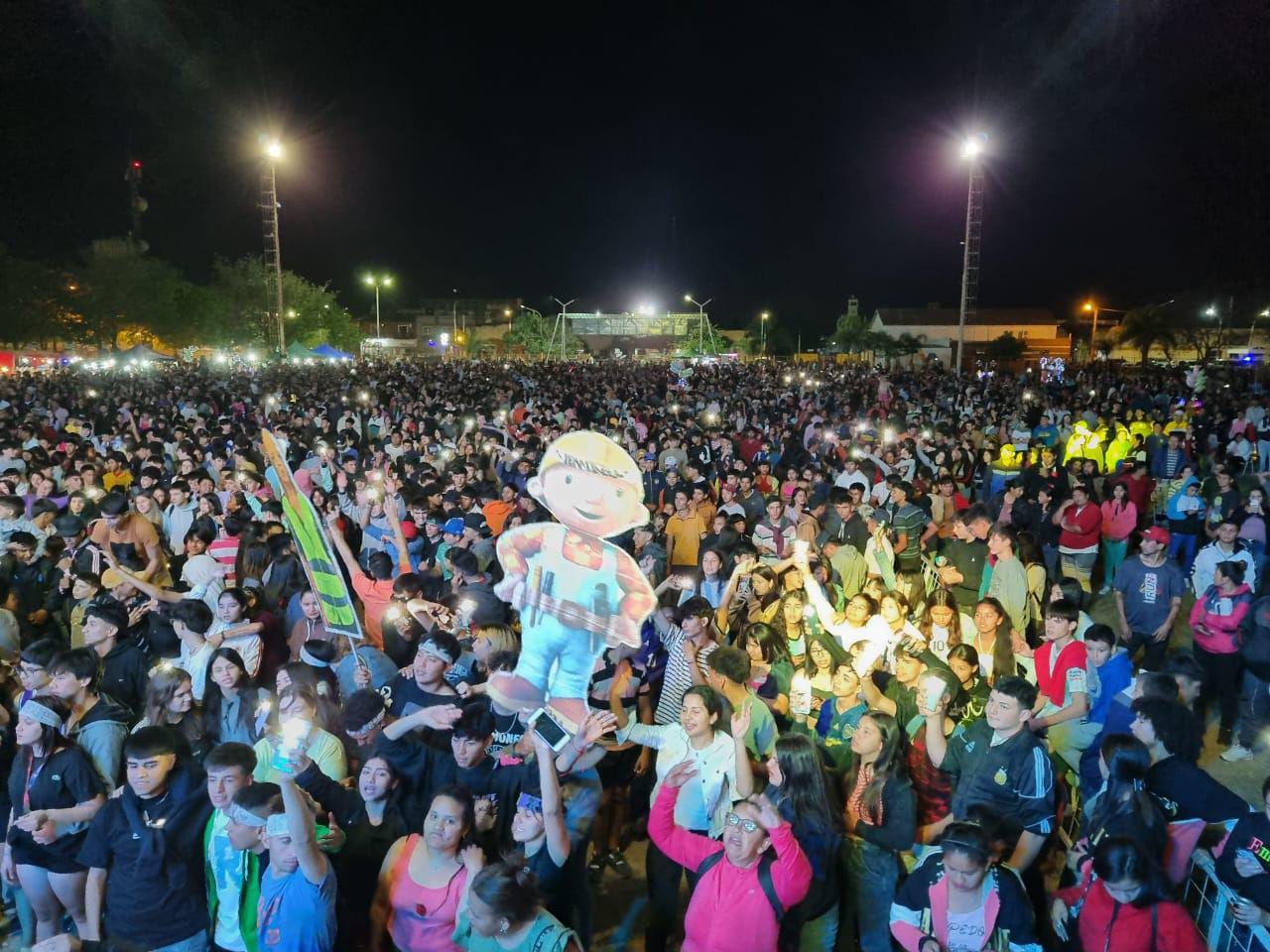 MULTITUDINARIO CIERRE DE LA ESTUDIANTINA 2023 EN VILLA ÁNGELA