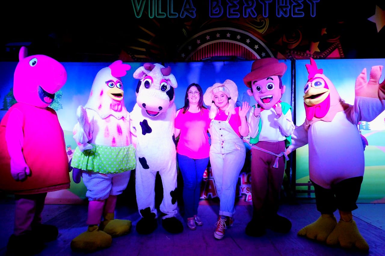 VILLA BERTHET: Los personajes de la Granja de Zenon, hicieron reír, cantar y divertirse a una multitud de niños y niñas