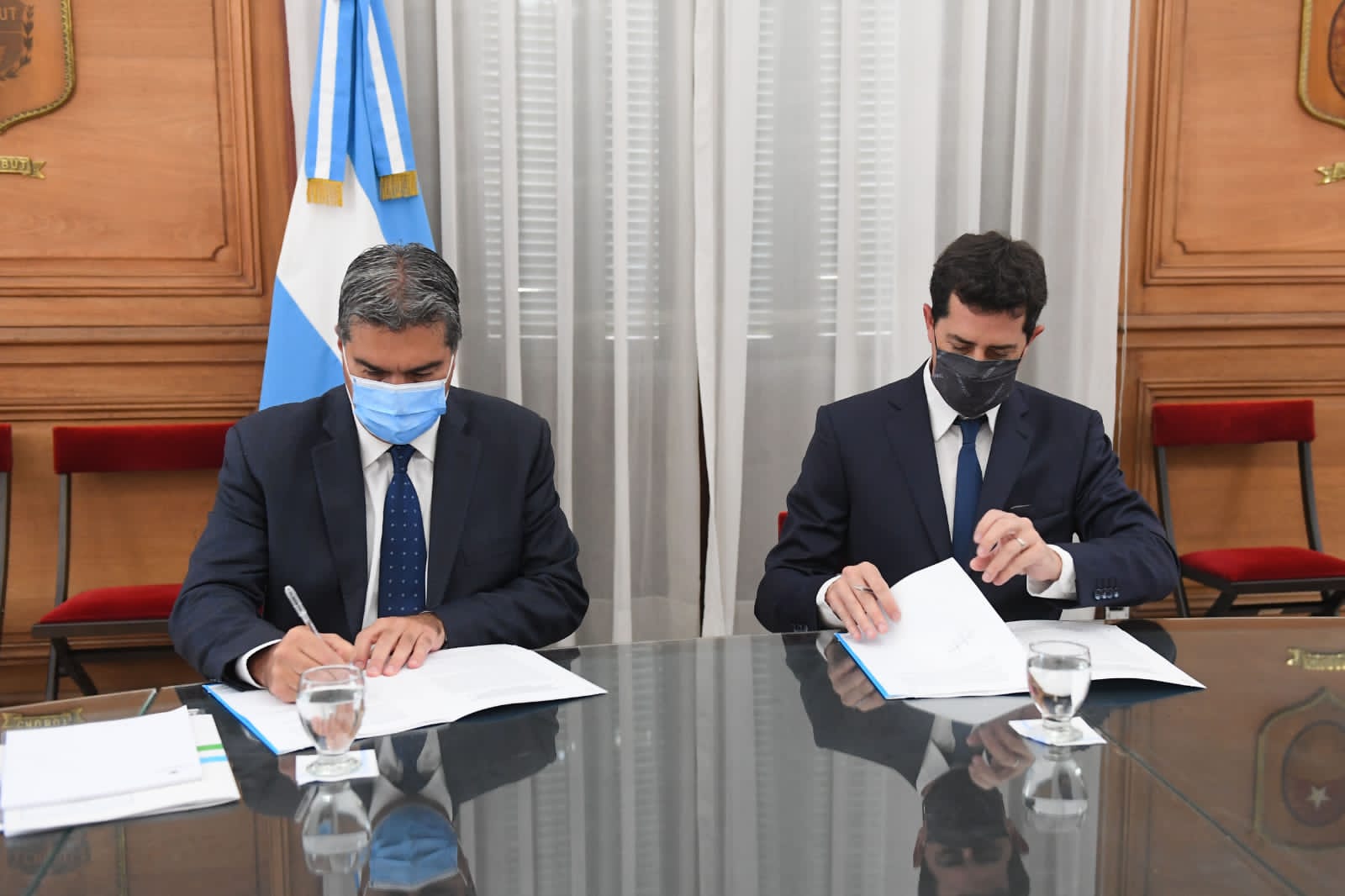 EN BUENOS AIRES, CAPITANICH FIRMÓ UN CONVENIO PARA LA REPAVIMENTACIÓN DE LA RUTA N° 6 EN EL TRAMO VILLA BERTHET- SAN BERNARDO 