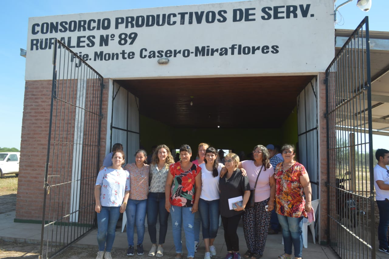 MIRAFLORES: LA VICEGOBERNADORA INAUGURÓ CONEXIONES DE ENERGÍA ELÉCTRICA EN PARAJES RURALES Y TRAZÓ AGENDA CON PRODUCTORES