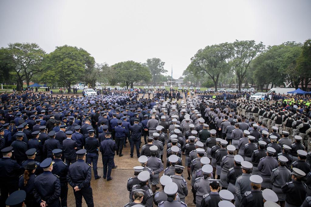 *MÁS Y MEJOR SEGURIDAD: CAPITANICH ENTREGÓ 252 NUEVOS VEHÍCULOS PARA LAS FUERZAS PROVINCIALES*