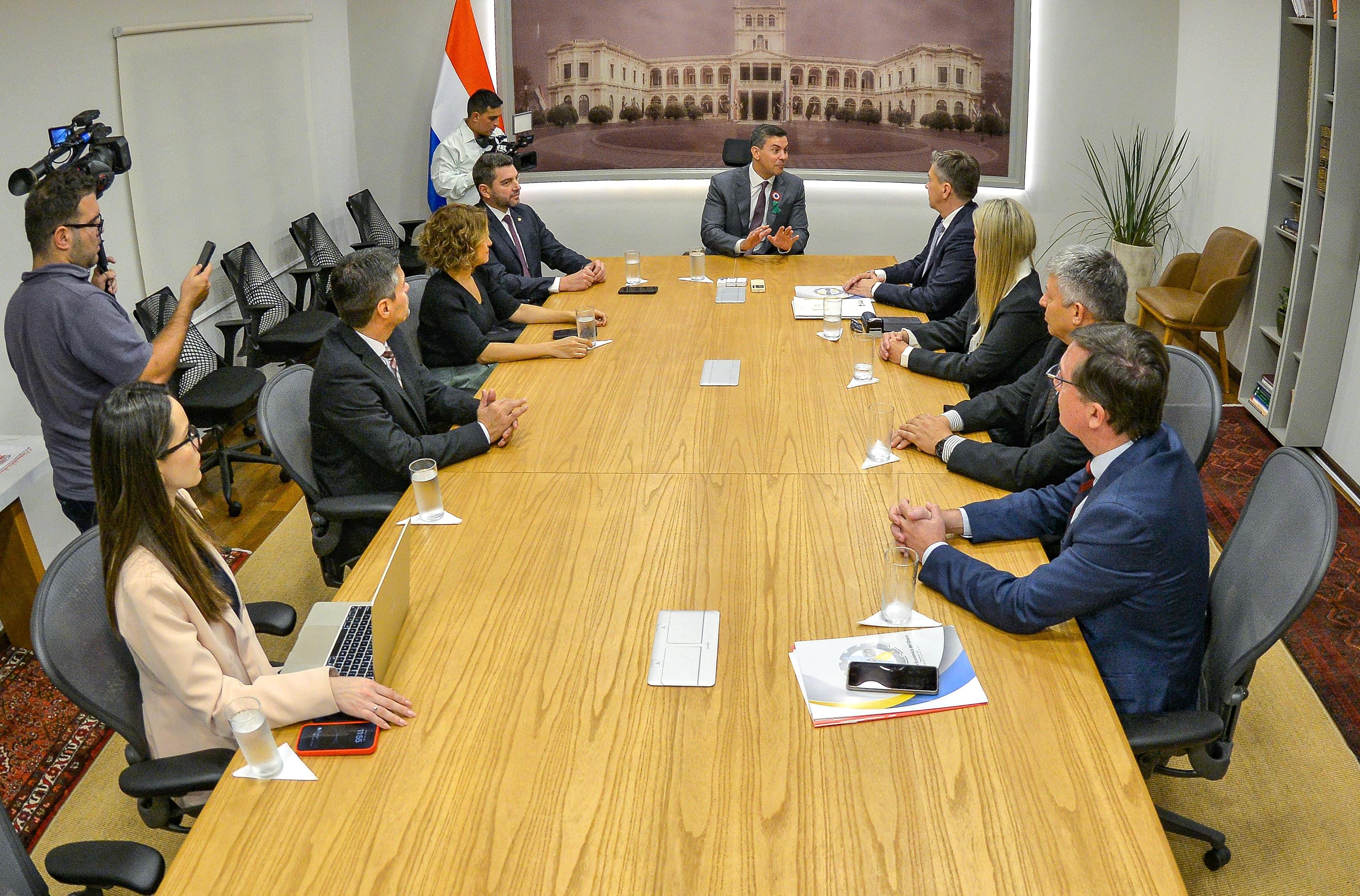 EL GOBERNADOR ZDERO SE REUNIÓ CON EL PRESIDENTE DE PARAGUAY, SANTIAGO PEÑA, Y AVANZARON EN PROYECTOS CONJUNTOS*