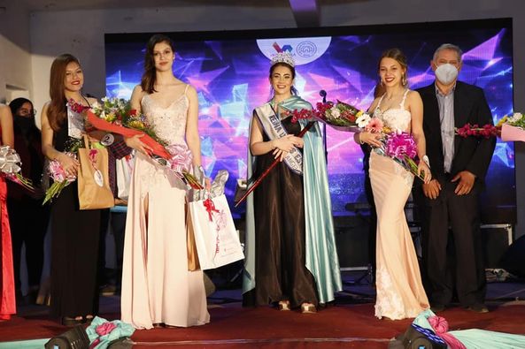 VILLA ANGELA: EL MUNICIPIO CORONÓ A LA NUEVA REINA DEL ESTUDIANTE 2021 