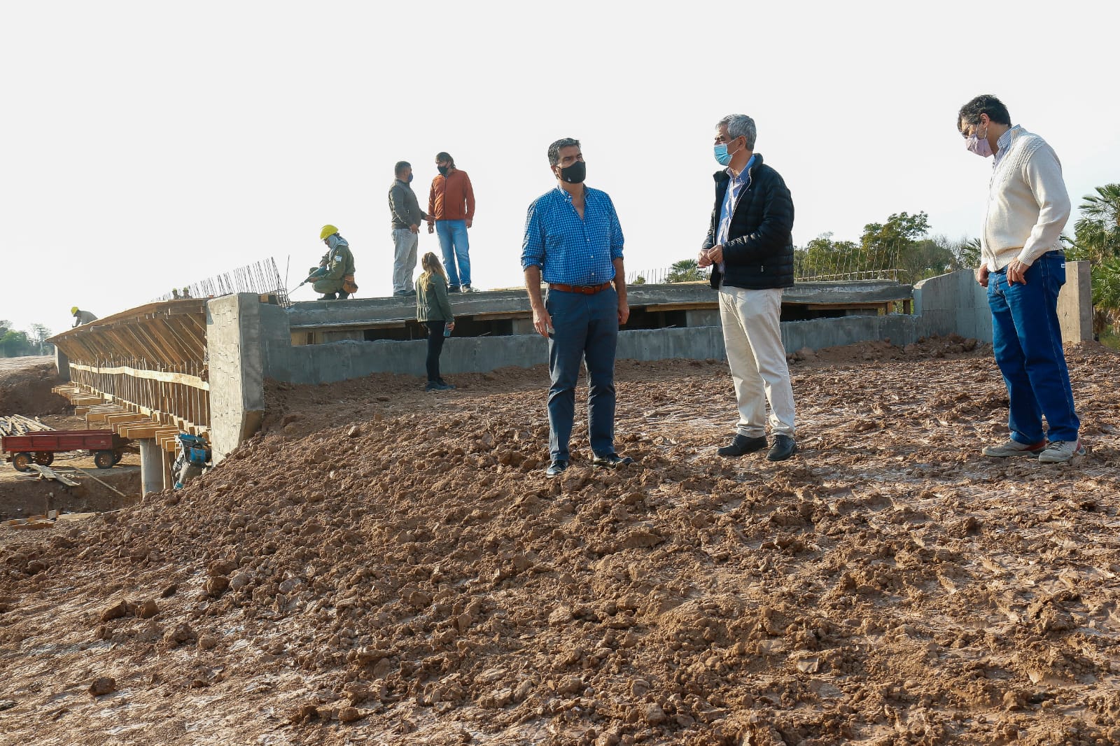 Capitanich supervisó la pavimentación de la Ruta 13, que conectará Cote Lai y Colonia Baranda con la ruta 11