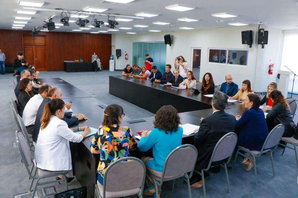 *MESA CONTRA LA VIOLENCIA INSTITUCIONAL: EL GOBIERNO AVANZA EN POLÍTICAS ESTRUCTURALES JUNTO A ORGANIZACIONES Y FAMILIARES DE VÍCTIMAS