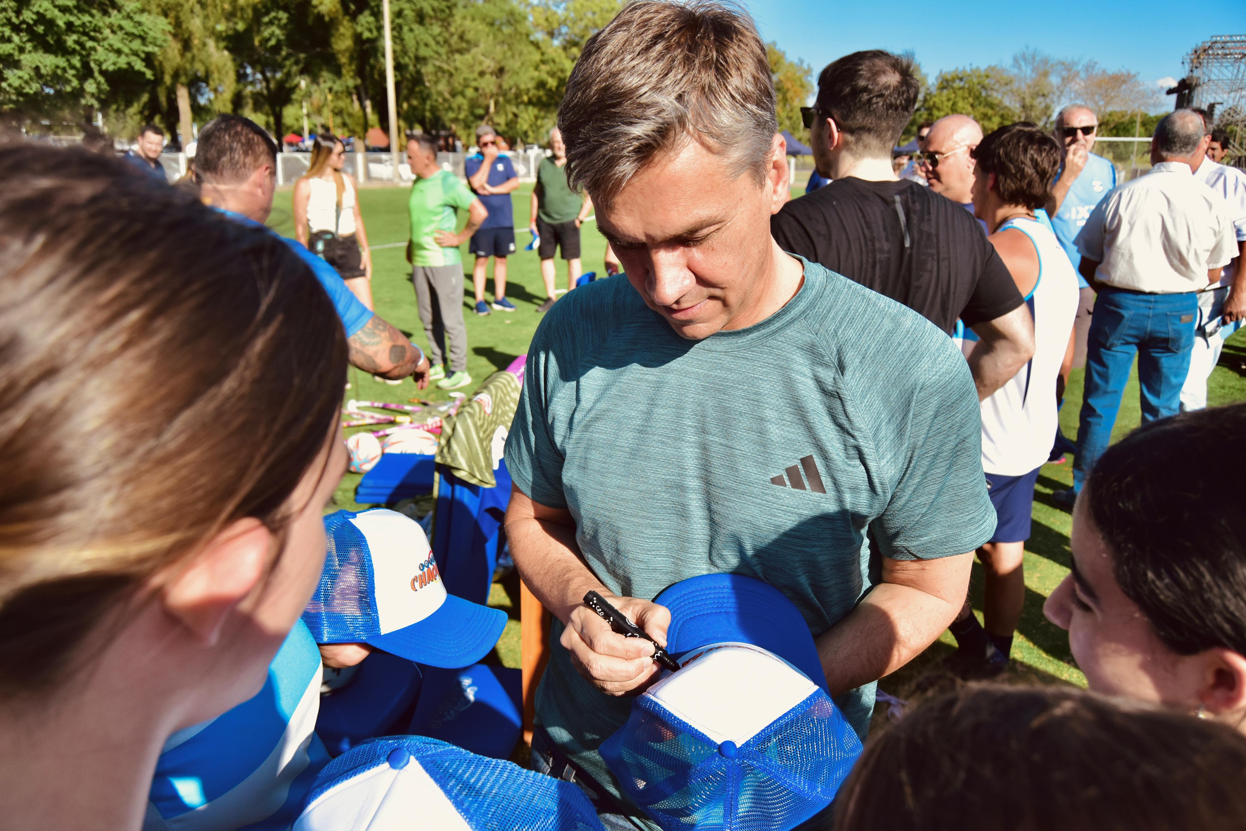 *SIXTY CLUB: EL GOBERNADOR ZDERO INAUGUR&Oacute; LA NUEVA CANCHA DE HOCKEY Y ENTREG&Oacute; ELEMENTOS DEPORTIVOS*