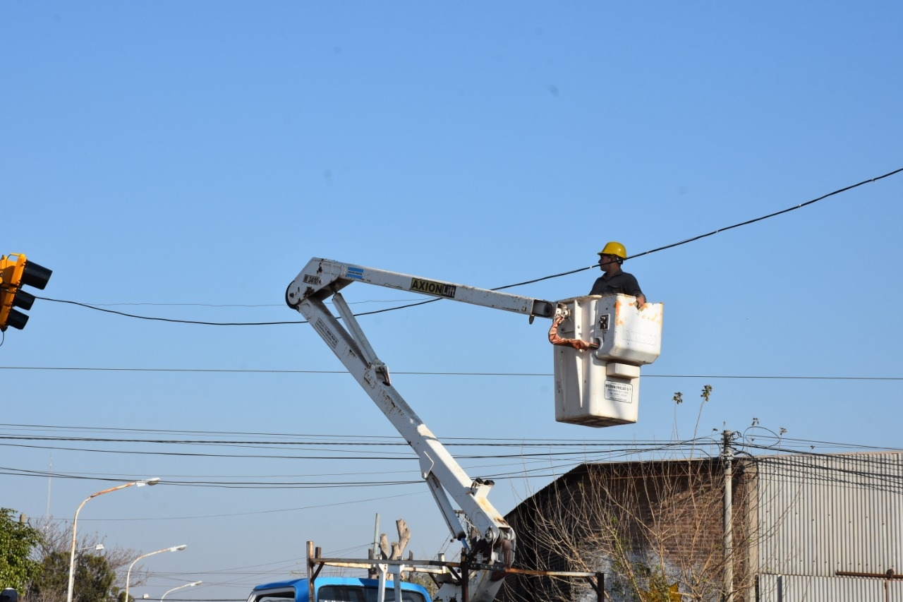 EL MUNICIPIO CONTINÚA CON EL CAMBIO DE LÁMPARAS DE SODIO POR LED