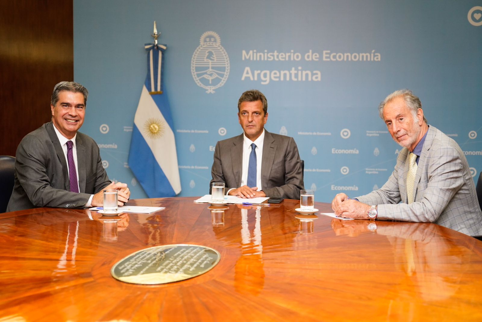 *CAPITANICH Y MASSA ACORDARON INVERSIONES POR MÁS DE 4 MILLONES DE DÓLARES PARA FORTALECER EL SECTOR AGROALIMENTARIO CHAQUEÑO*