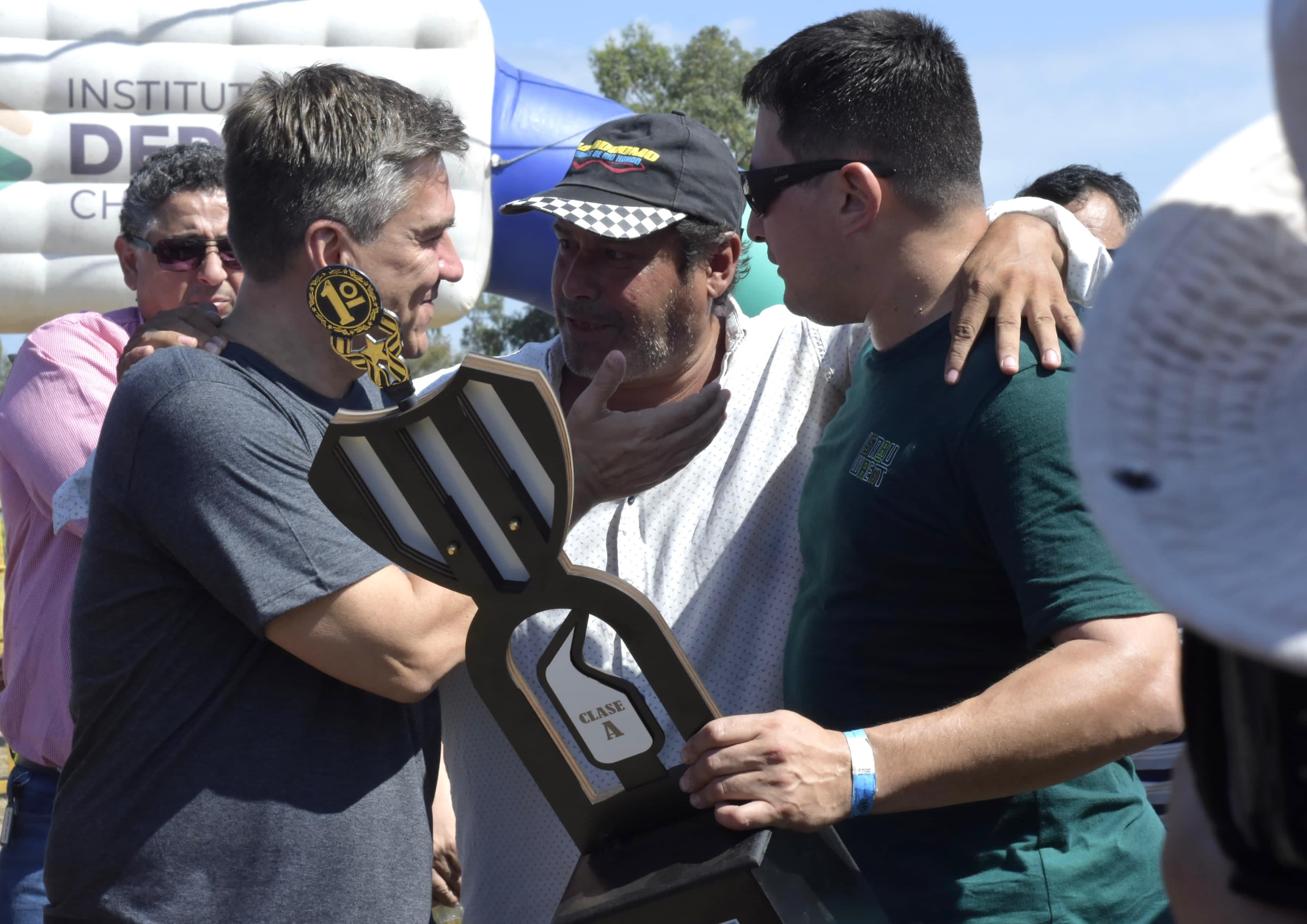VILLA ÁNGELA: EL GOBERNADOR ACOMPAÑÓ EL CAMPEONATO DE AUTOMOVILISMO