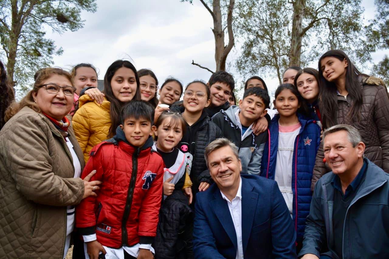 CHARATA: EL GOBERNADOR ZDERO ACOMPAÑÓ HOY LA MUESTRA DE ESCUELAS AGROPECUARIAS Y ENTREGÓ MATERIALES PARA PRODUCCIÓN APÍCOLA