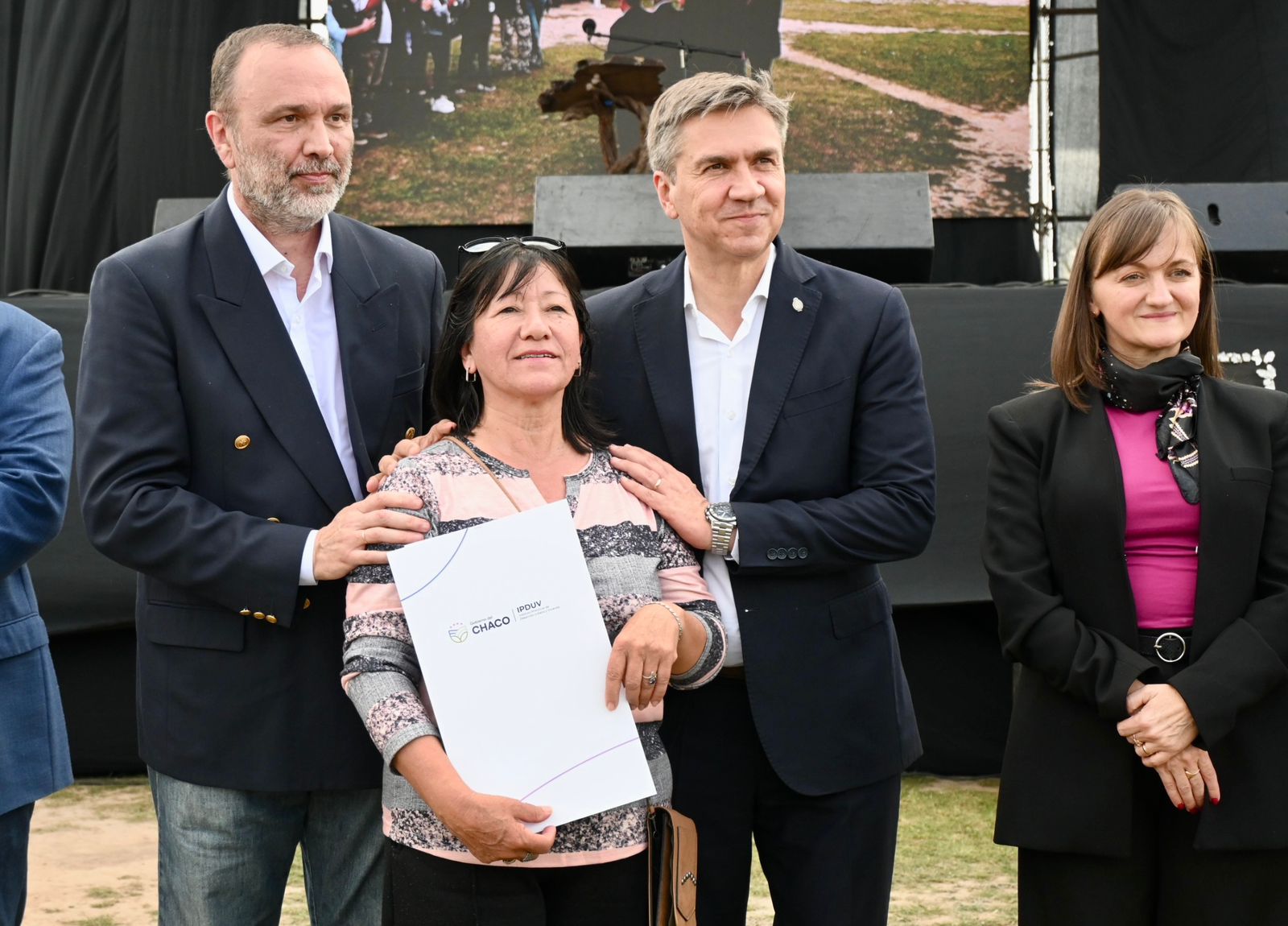 EL GOBERNADOR ZDERO ACOMPAÑÓ  EL ANIVERSARIO 137º DE PUERTO TIROL